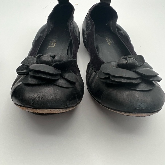 Chanel Black Leather Ballet Flats Camellia - Picture 3 of 10